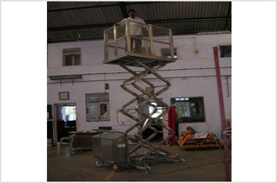 Electro-Hydraulic Lever Operated Scissor Lifting Platform